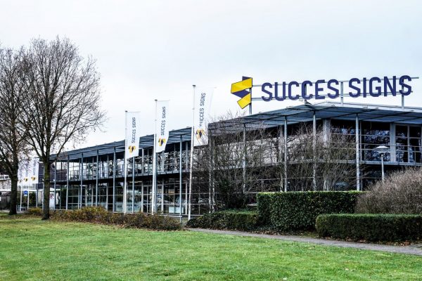 Succes signs, auto belettering, auto reclame