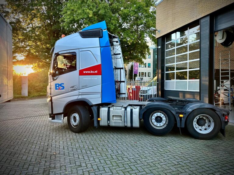 Vrachtwagen beletteren maakt van jouw vrachtwagen een opvallende reclamezuil
