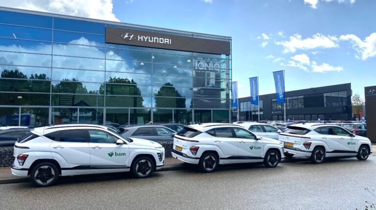 Maak van je auto een rijdende reclame met professionele belettering door Succes Signs