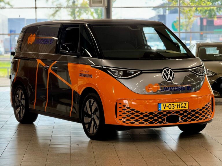 Zwarte bus bestickeren