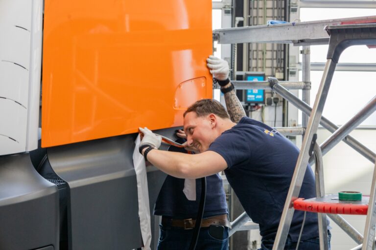 Zet jouw merk op de kaart met bedrijfswagen bestickeren van Succes Signs